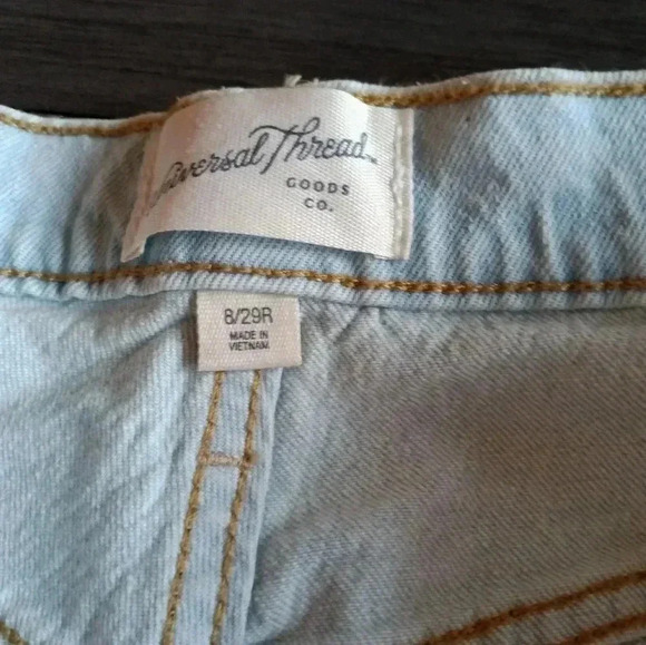 Universal Threads woman's Light Blue Jeans. NWT. Size 8/29 - Picture 5 of 7